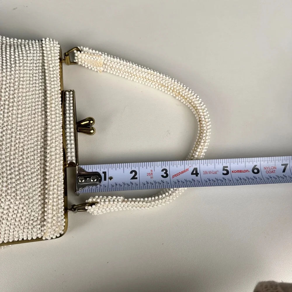 Lumured Vintage Beaded Handbag‎ Ivory White Made in Italy Kiss Lock Evening Bag